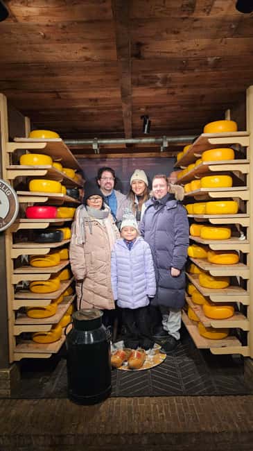 Private tour Mercedes Van, Zaandam, Zaanse Schans & Volendam - The exact rhythm of the day: pickup, electric legs, and guided stops
