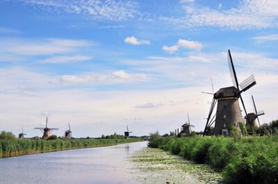 Private Tour to Kinderdijk and Delft / Leiden / Hague / Gouda