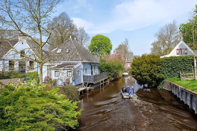 Private Tour Zaanse Schans Windmills and Volendam in Jaguar - Remco’s Approach: Humor, Hospitality, and a Real Human Pace