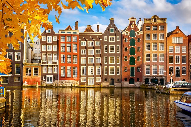 Private transfers from or to Schiphol (AMS) airport Amsterdam - Flight monitoring: the quiet feature that saves real time