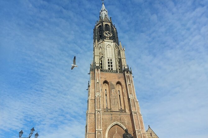Private Walking Tour of Delft: Dive into the Dutch Golden Age - Stop 3: Old Church, the leaning tower, and Vermeer’s grave