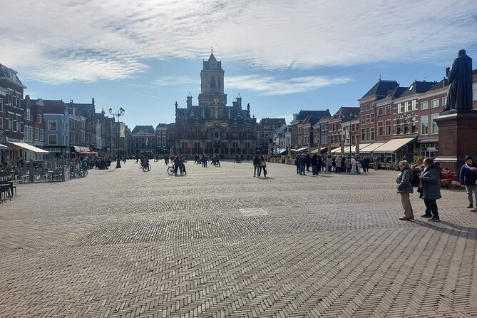 Private Walking Tour of Delft: Dive into the Dutch Golden Age - Stop 5: Gemeenlandshuis van Delfland, water boards and survival logic