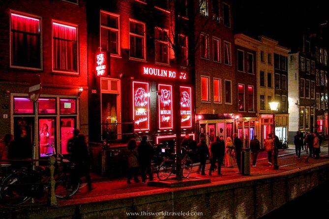 Red Light District Primetime Private Tour for 18+ Only - Why the 10:00 pm timing feels different