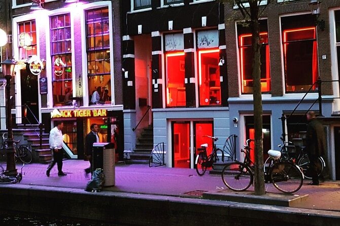 Red Light District Primetime Private Tour for 18+ Only - Stop 4: Nieuwmarkt, markets and old-square energy