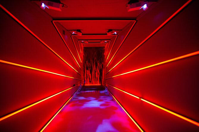 "Remastered" Audiovisual Experience in Rotterdam - Staff, Room Hosts, and Getting More Meaning from the Visuals