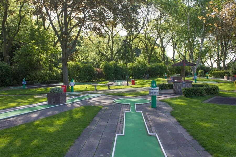 Rotterdam: 18-Hole Mini-Golf Game - Equipment and Rules, With a Kid-Friendly Edge