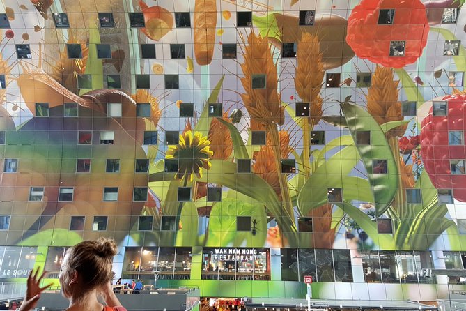 Rotterdam Bike Tour - all the Highlights - Stop 3: Rotterdam Centraal Station, quick photos with real context