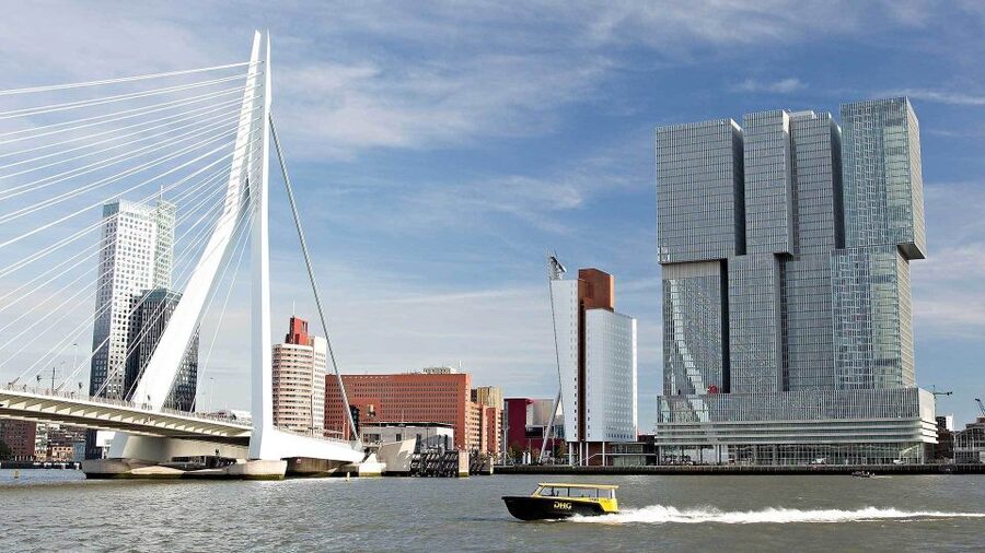 Rotterdam: De Rotterdam, Cube Houses, Watertaxi and Markthal - Meeting point and timing: how not to lose 20 minutes