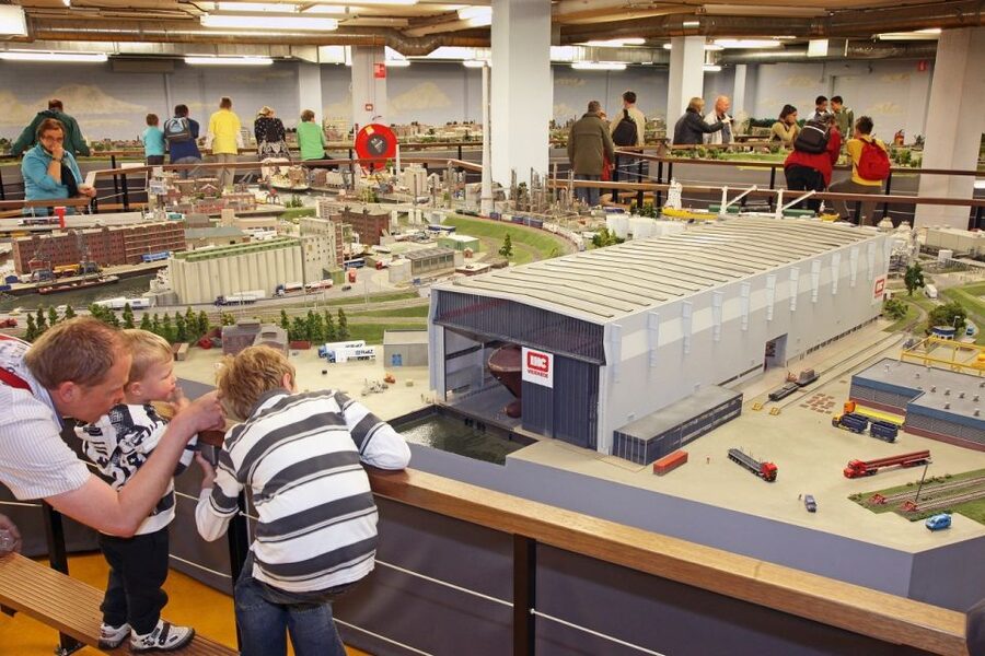Rotterdam: Miniworld Rotterdam Entry Ticket - Real-world highlights from inside the museum