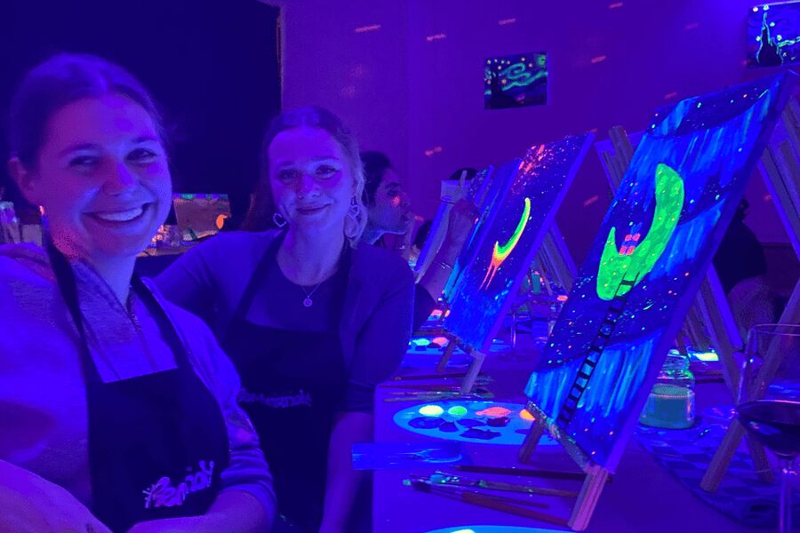 Rotterdam: Paint and Sip in the Dark at Rembrandt van Wine - Practical Tips So You Start Painting, Not Stressing