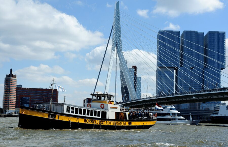 Rotterdam: Pub Cruise with Drinks and Bites - Meeting at dePont010 in the center of Rotterdam