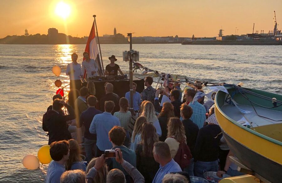 Rotterdam: Pub Cruise with Drinks and Bites - Dutch snacks you can actually taste, not just photos