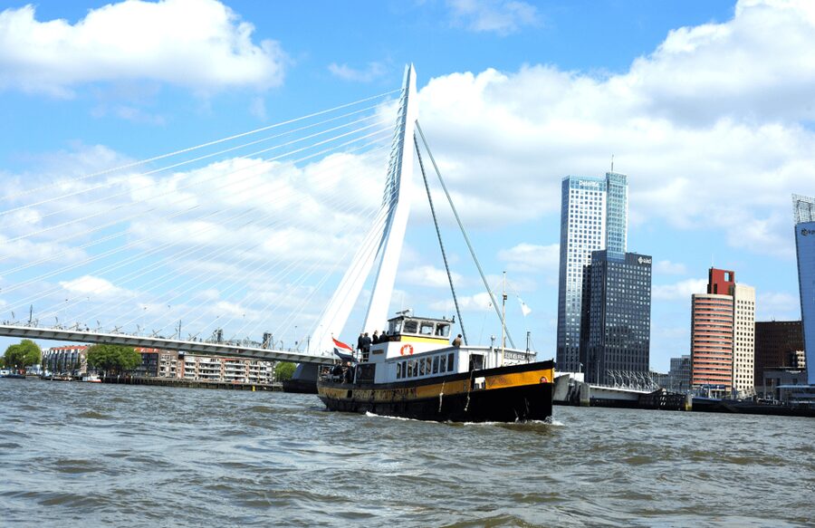 Rotterdam: Pub Cruise with Drinks and Bites - Weather reality: rain or shine on an indoor and outdoor boat