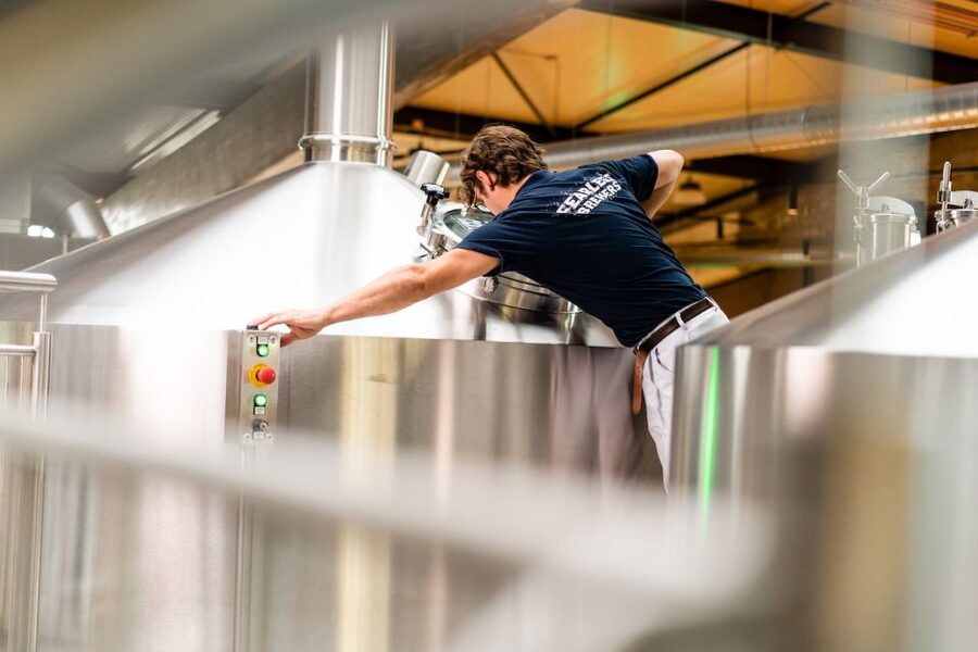 Rotterdam: Stadshaven Brewery Tour with Beer Tastings - The tastings in the gastropub: choosing 1 drink or 3 beers
