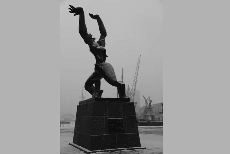 Rotterdam: WWII Walking Tour - Price and value for a private group up to 4 people