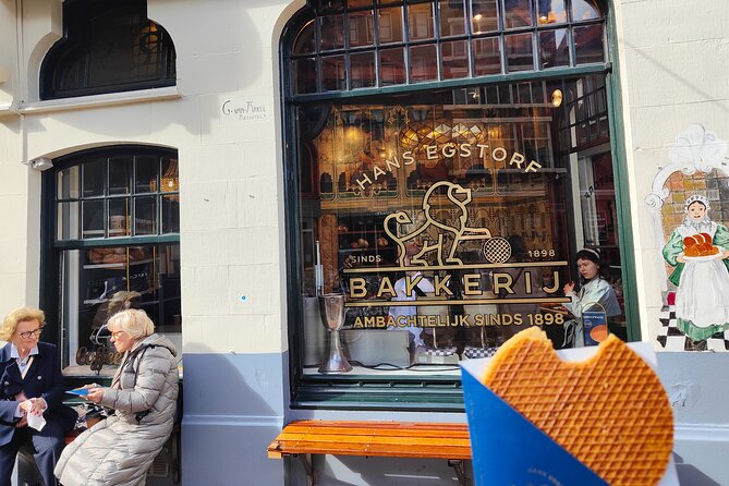Skipping Lines & Sipping Beers: A History Tour of Amsterdam - Pacing, Group Size, and How the Guide Keeps It Fun