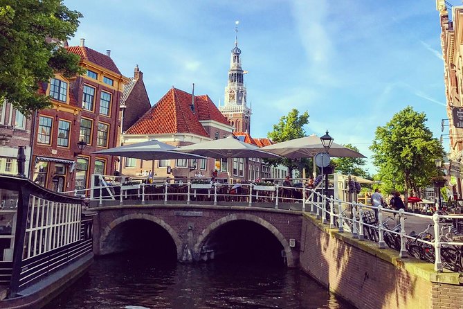 Small Group Alkmaar City Walking Tour <em>English</em> – Key highlights you should know’ /></p>
<ul>
<li><strong>Small-group pace (up to 6 people)</strong> for more Q and A time with Jennifer</li>
<li><strong>English tour with a Canadian guide</strong> who helps you connect the dots in plain language</li>
<li><strong>Church monument focus</strong> so you understand what you are looking at, not just where it is</li>
<li><strong>Mobile ticket</strong> for smoother check-in</li>
<li><strong>Ends near Waagplein</strong> in Alkmaar’s center, so you are well placed to keep exploring</li>
</ul>
<h2 id="alkmaar-on-foot-what-a-2-hour-walk-feels-like">Alkmaar on Foot: What a 2-Hour Walk Feels Like</h2>
<p><img width="669" height="446" decoding="async" src=