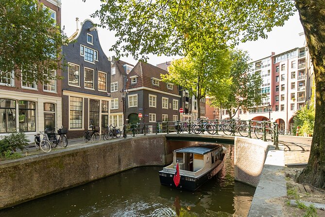 Small Group Boutique All-Inclusive Tour (max 12 p) With Captain - Beer-brewing canals and mint history, the golden age in motion