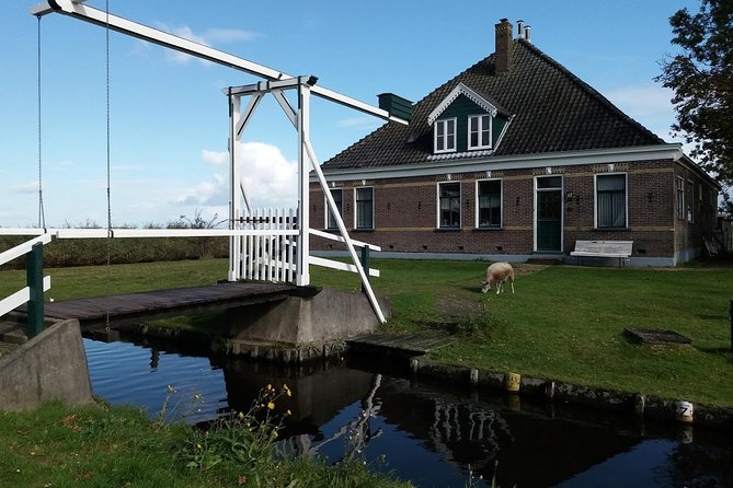 Small-Group Guided Sunset Canoe Tour in Waterland with Dinner - What to wear and bring for a comfortable evening