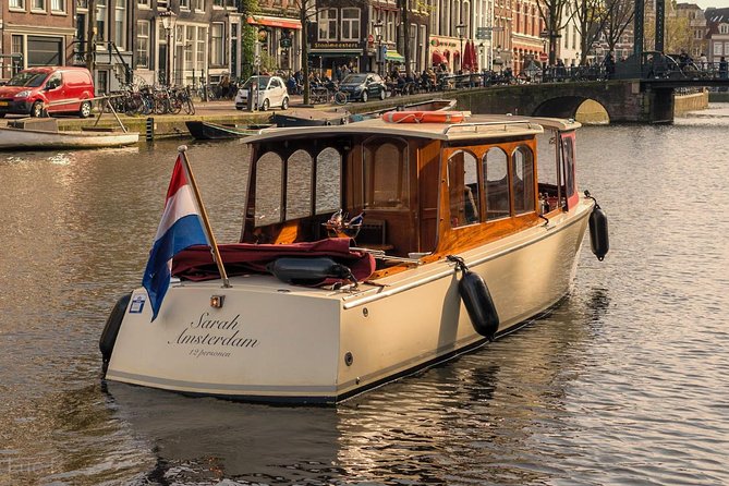 Small-Group Luxury Canal Cruise with Local Skipper - Local Skipper Experience: What a Small Group Buys You