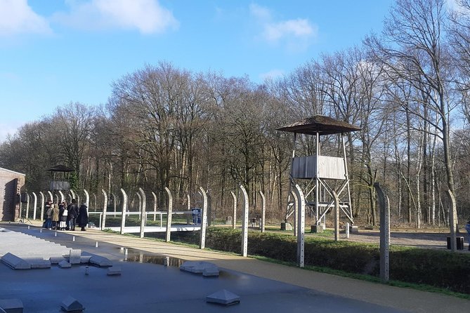 Small Group Tour to Nazi WWII concentration camp from Amsterdam - Audio Guide vs Live Guide: How to Get the Best Version of This Day