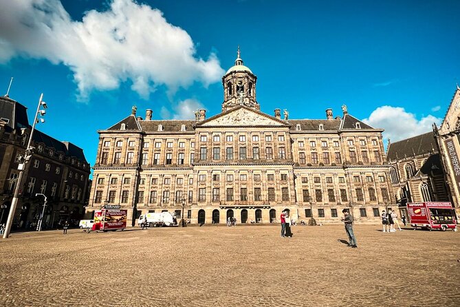 Small Group Walking Tour - Hello Amsterdam - Singel’s Dancing Houses: Where the View Does Half the Teaching