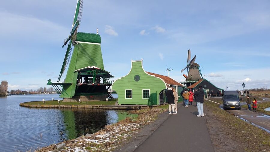 Small Group Zaanse Schans & Volendam Tour w/ Hotel Pick up - Hotel Pickup, Van Time, and the Small-Group Comfort Factor