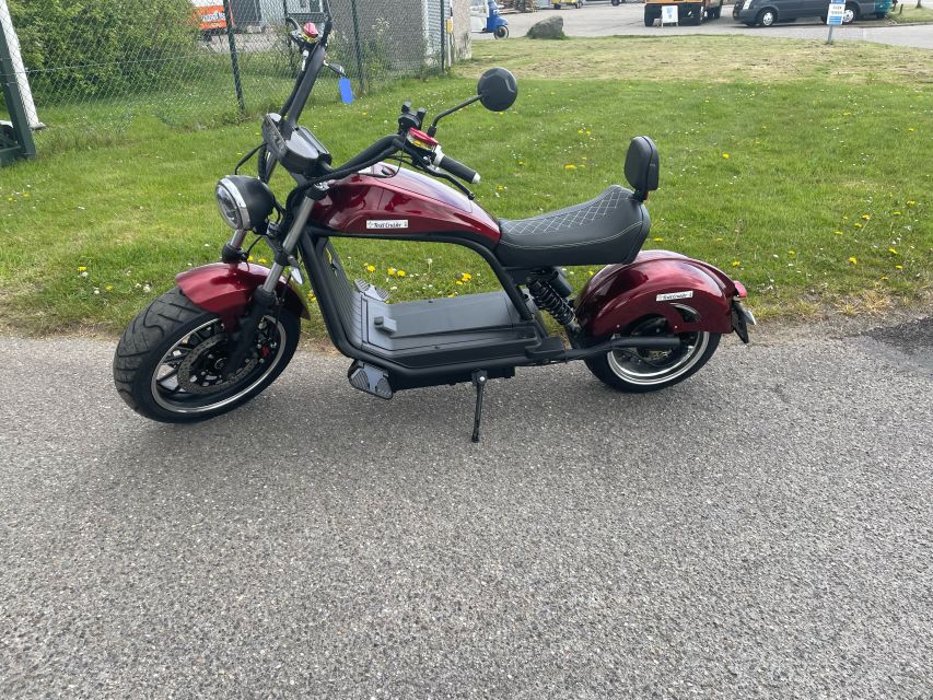 Texel: Explore Texel with a Café Cruiser E-scooter - Your ride setup: what you get and what you must bring