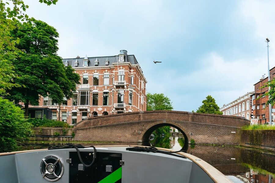 The Hague: Canal Cruise - The low-bridge reality: ducking is not a metaphor