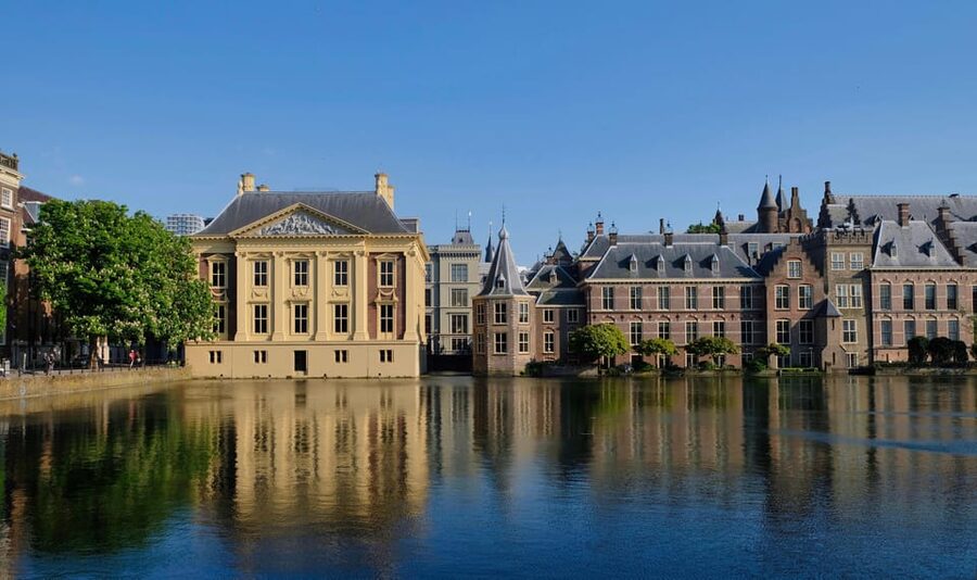 The Hague: City Walking Tour - Hofvijver pond views and the stories behind court city power