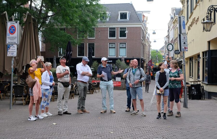 The Hague: Courtyard Walking Tour - Courtyard Living Built on Charity, Then Quiet Living Today