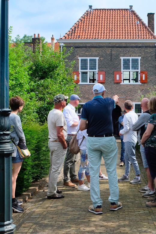 The Hague: Courtyard Walking Tour - Getting Comfortable: Shoes, Timing, and Quiet Doorways