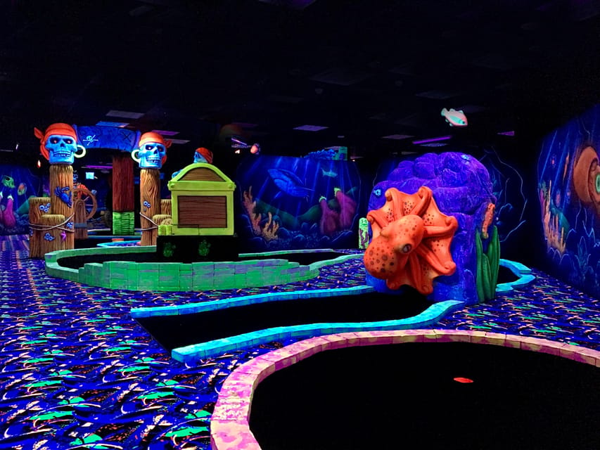 The Hague: Glowgolf Glow in the Dark Indoor Minigolf - Practical tips to enjoy it more (and lose fewer balls)