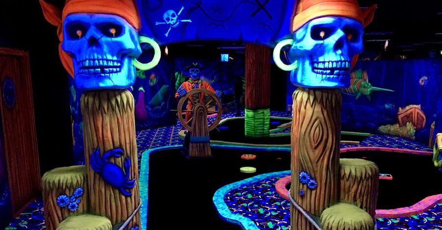 The Hague: Glowgolf Glow in the Dark Indoor Minigolf - The best and most consistent vibe