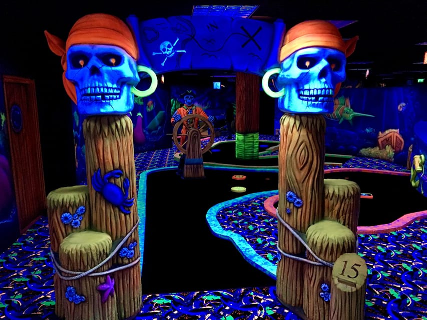 The Hague: Glowgolf Glow in the Dark Indoor Minigolf - What a 45 to 60 minute Glowgolf game feels like
