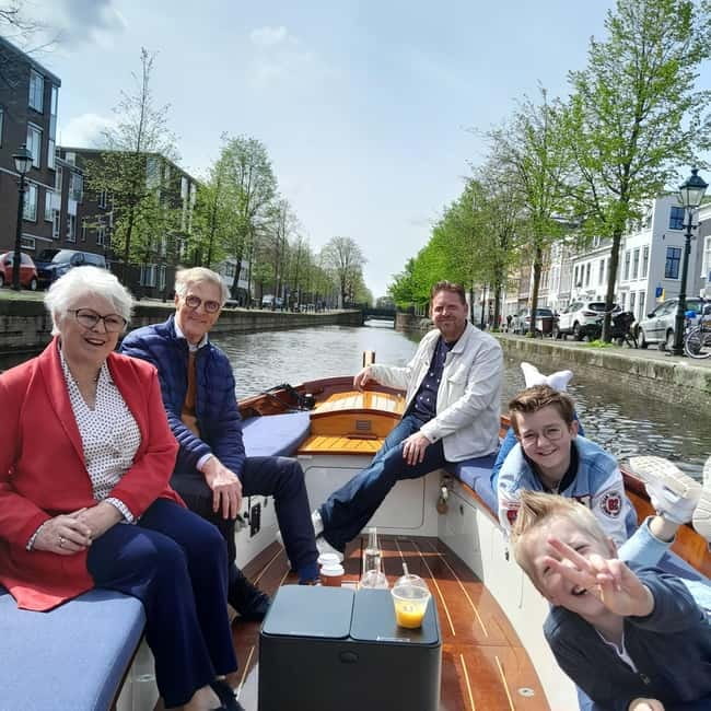 The Hague: individual tickets for an electric boattour! - The calm factor: why electric canals are a treat in The Hague