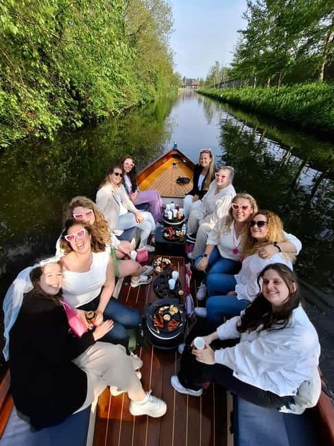 The Hague: individual tickets for an electric boattour! - Price and value: is $18 worth it?