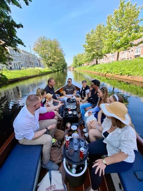 The Hague: individual tickets for an electric boattour! - Where you board near the Hilton on Mauritskade