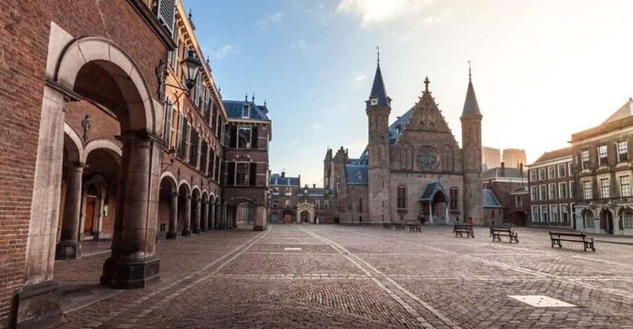 The Hague : Must-See attractions Private Walking Tour - Mauritshuis and Vermeer: art history with a political backdrop