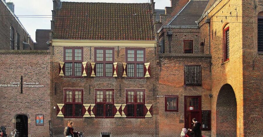 The Hague: Prison Gate Museum - The building’s timeline: gateway to Binnenhof, then prison and courthouse