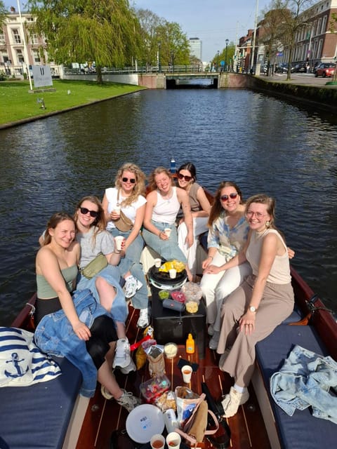 The Hague: Private Boattour up to 10 persons - Cruising in a 100% Electric Open Boat