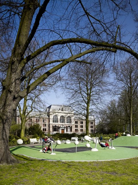 The Hague Walking Tour - Parliament Buildings and the Counts of Holland Story