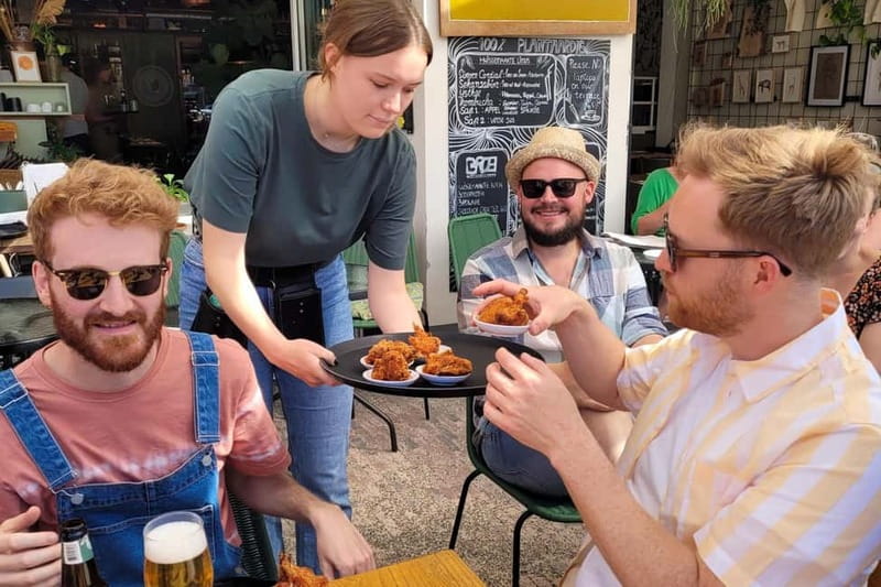 Utrecht Food Tour: 7 food stops and a fantastic local guide - Meeting Under Statue De Haas, Then a 6 km City Loop You Can Actually Enjoy