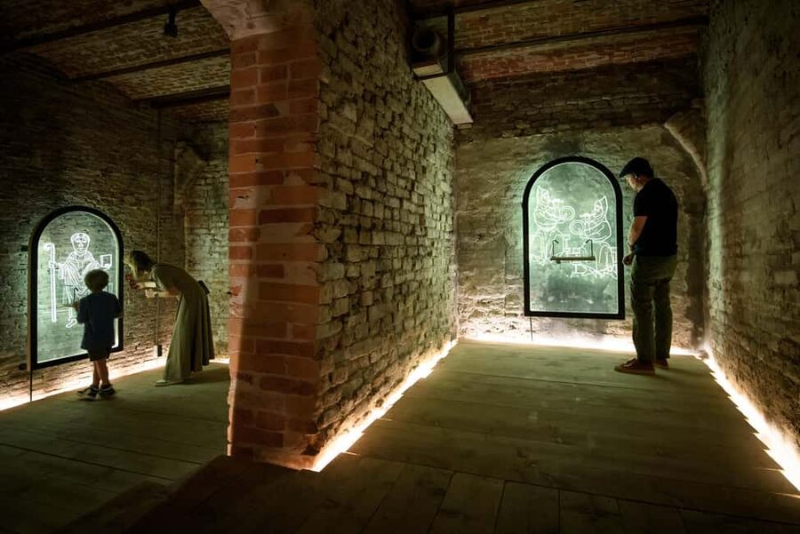 Utrecht: Lofen Palace with Entry Ticket & Guide - The nine-day fire of 1253, and what it did to the palace story