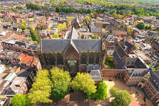 Utrecht Old Town: Medieval Monster Hunt & Walking Tour - A medieval monster hunt, run through your phone