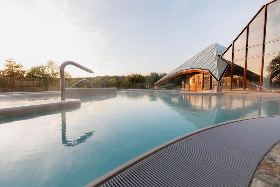 Valkenburg: Thermae 2000 Spa Entry Ticket - Spring-fed thermal pools: how the water changes the pace