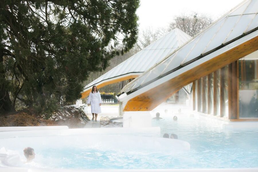 Valkenburg: Thermae 2000 Spa Entry Ticket - Treatments and massages: what is included and what to plan for