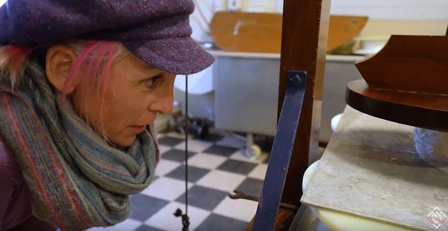 Volendam: 2.5-Hour Cheesemaking Workshop & Clog Making Tour - Tasting Gouda and Edam with stroopwafel and fruit wine