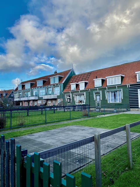Volendam: Bike Rental including Highlights-Routes - The Dutch Checklist: Windmills, Dikes, Farms, and Water Views