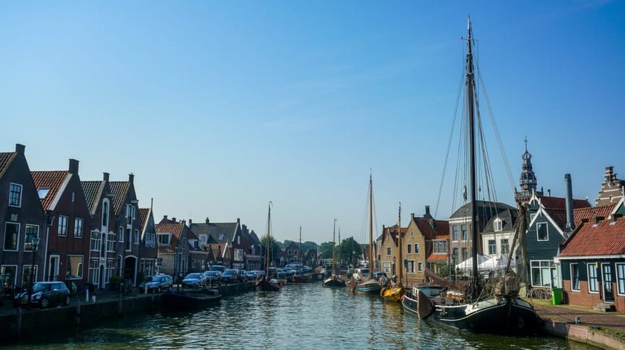 Volendam: E-Bike Rental including Highlights-Routes - Marken and the 10 km Dike: Wooden Houses, a Lighthouse, and Water Views